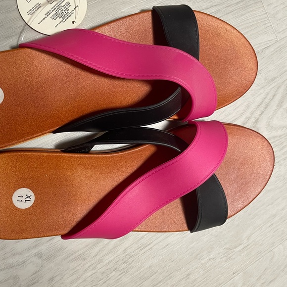 Rubber like black and pink woman sandals size XL (11) RUN A LITTLE SMALL** - Picture 4 of 4